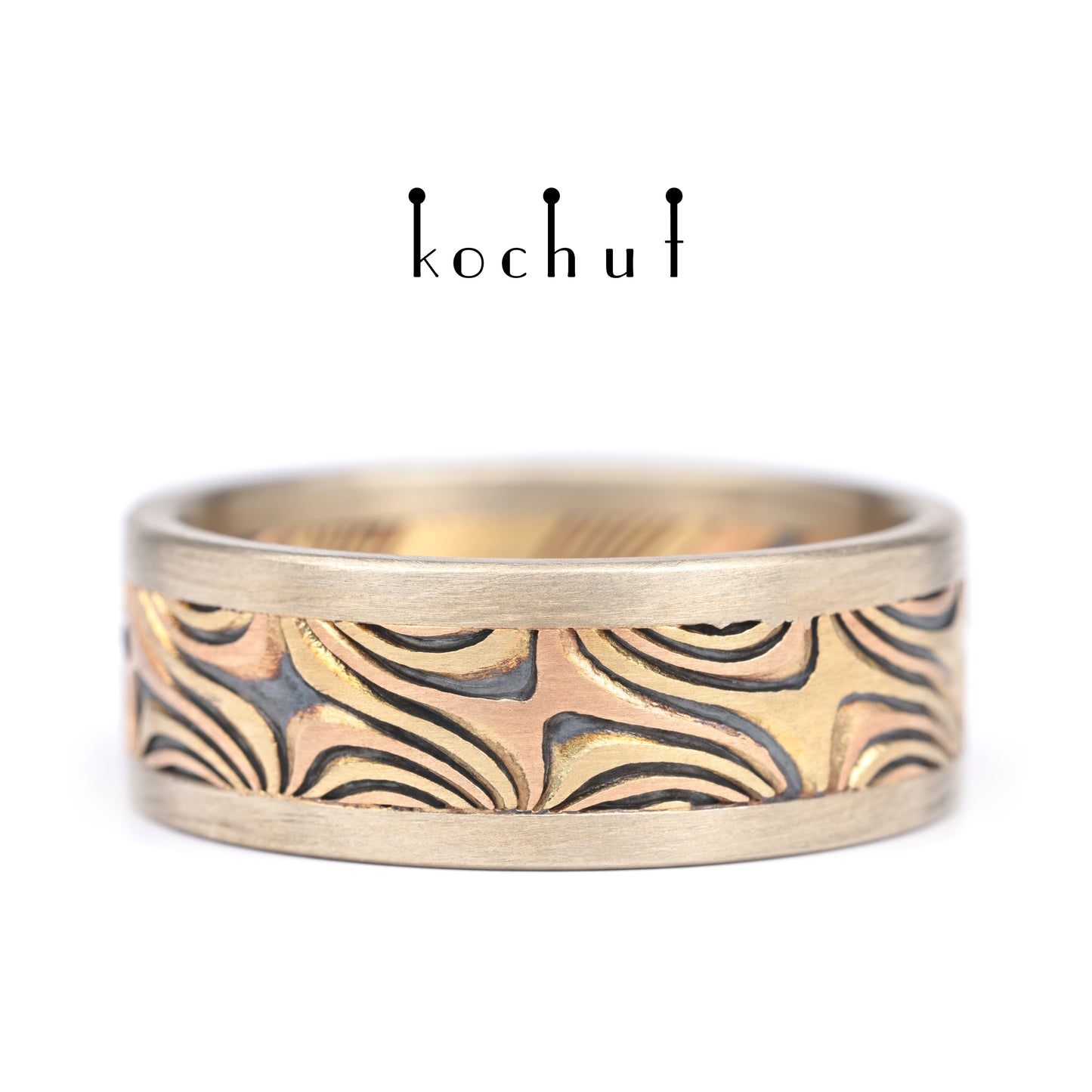 Leuchten der östlichen Sterne — Mokume-Ring aus Gelb-, Rotgold und graviertem, oxidiertem Silber mit Rändern aus Weißgold
