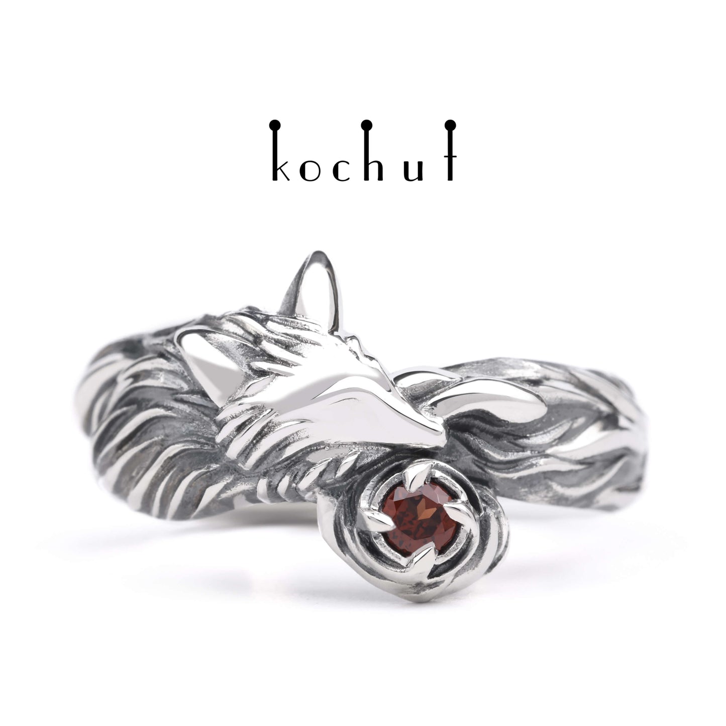 Kleiner Fuchs — Ring aus oxidiertem Silber mit Granat