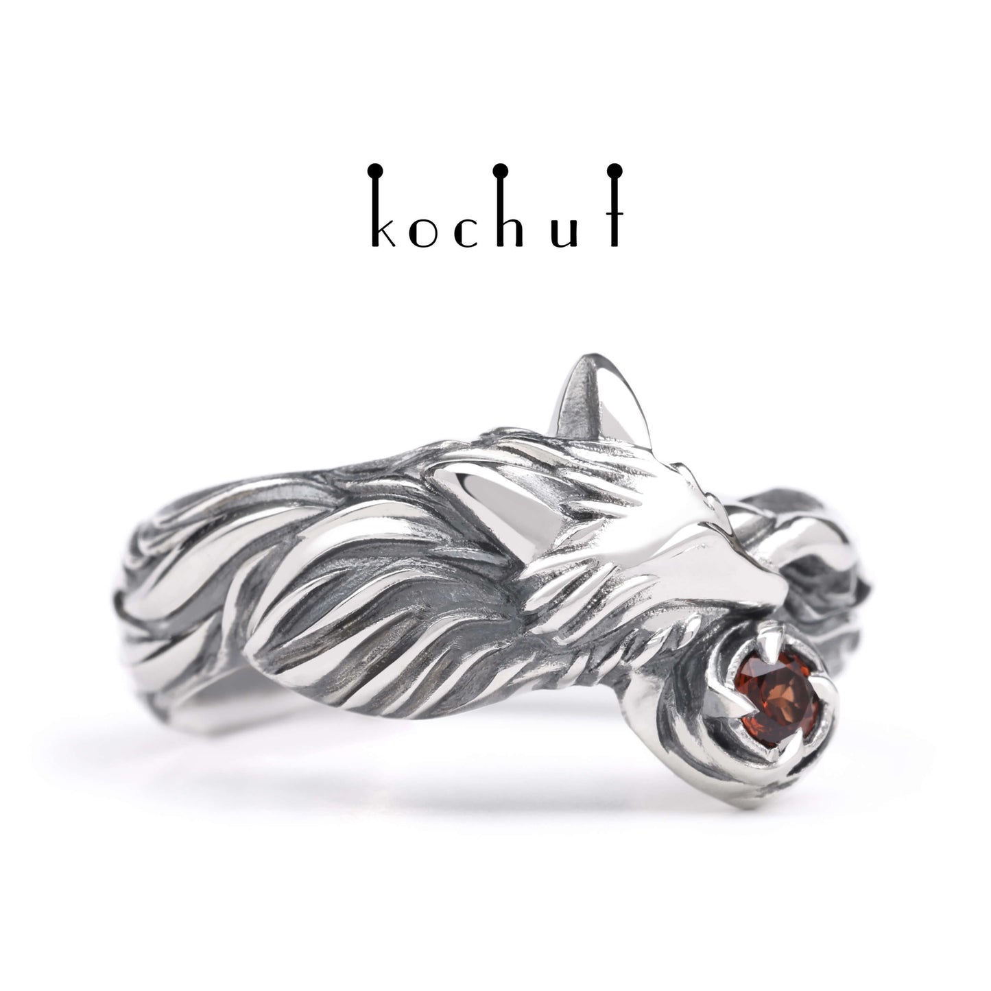 Kleiner Fuchs — Ring aus oxidiertem Silber mit Granat