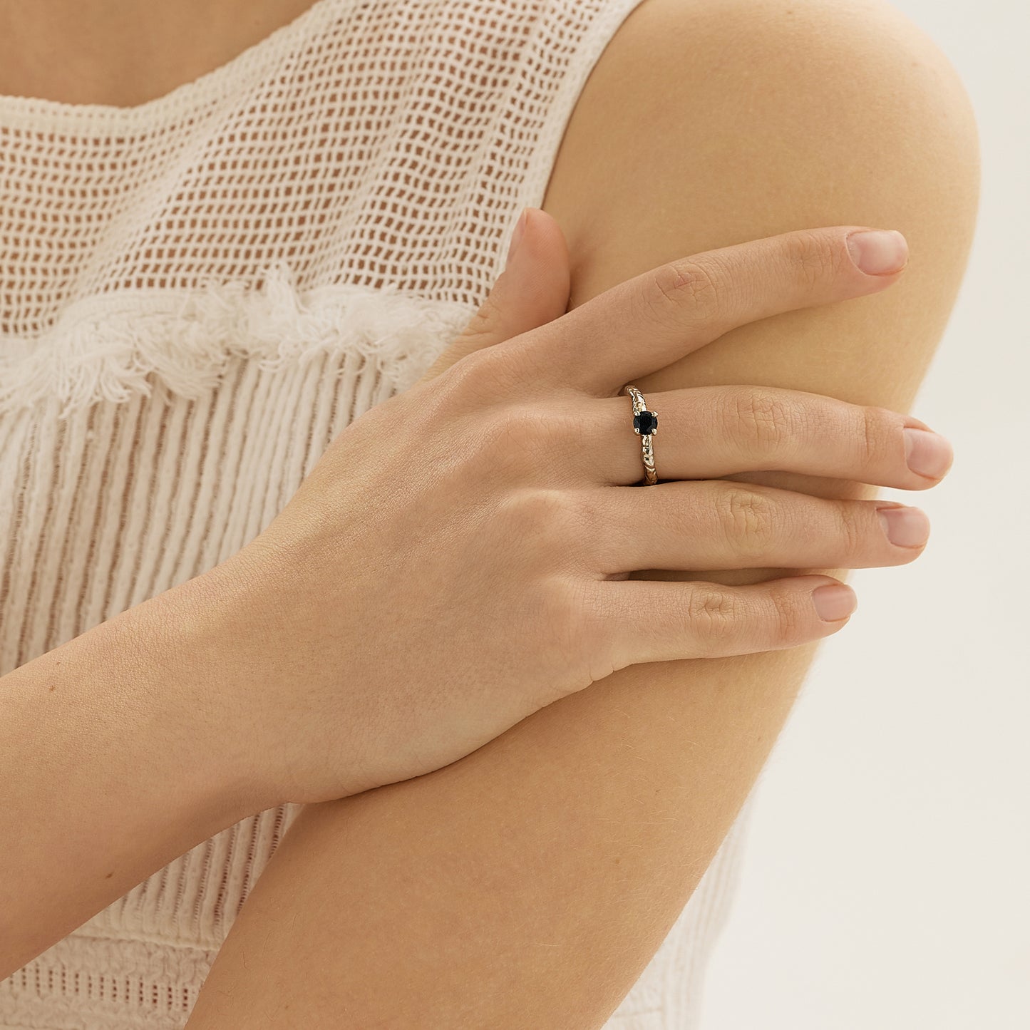 Valkyrie Zartheit — Ring aus Palladium 18K Gold mit Saphir