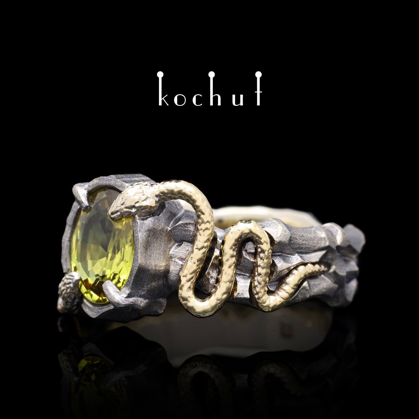 Versuchung — Ring aus Weiß- und Gelbgold mit gelbem Saphir, überzogen mit schwarzem Rhodium