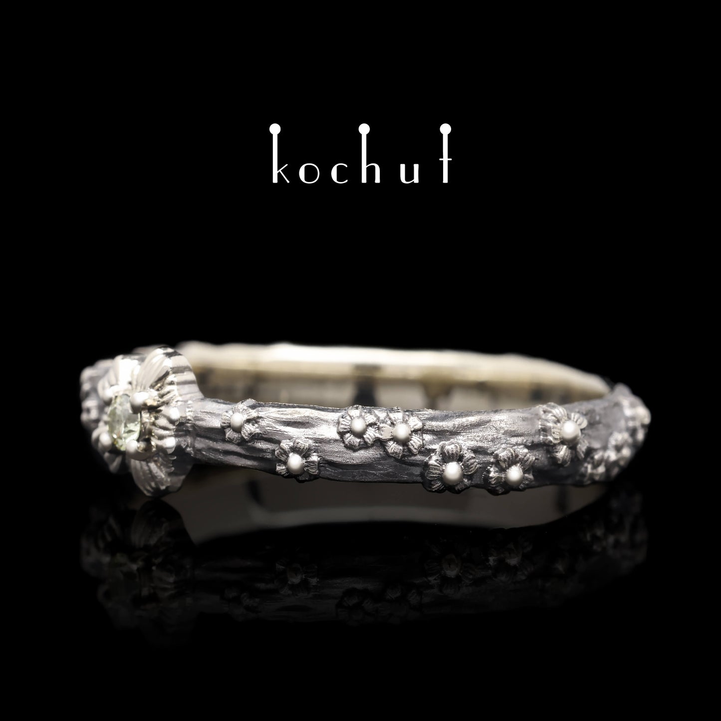 Vergissmeinnicht — Ring aus Weißgold mit hellgelbem Diamanten, überzogen mit schwarzem Rhodium