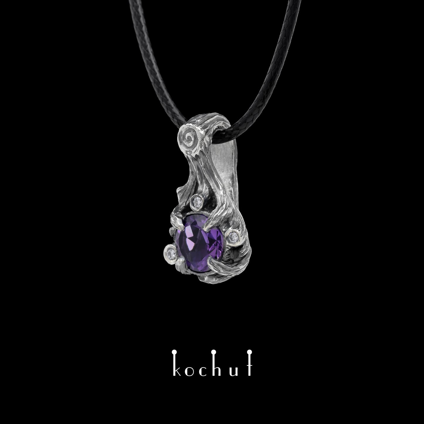 Verzauberter Wald — Anhänger aus oxidiertem Silber mit Amethyst und Diamanten