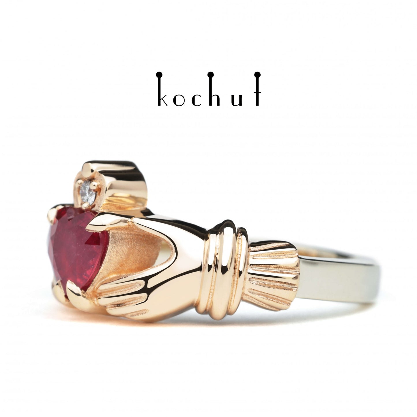 Claddagh: Liebe – Verlobungsring aus Rot- und Weißgold mit Rubin und Diamant.