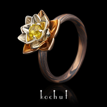 Heart Lotus — Mokume-Ring aus Rot- und Weißgold, geätztem und oxidiertem Silber mit gelbem Saphir