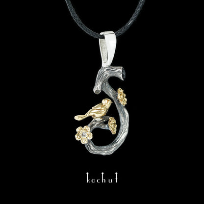 Vögelchen auf einem Zweig: Frühling – Anhänger aus oxidiertem Silber und Gelbgold mit Diamanten