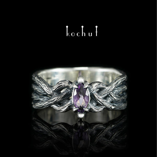 Allsehendes Auge — Ring aus oxidiertem Silber mit Amethyst