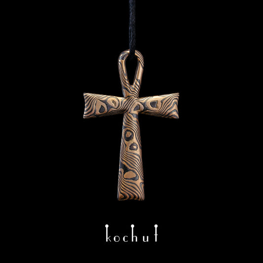 Nur eins – Mokume-Kreuz aus Rotgold, geätztem und oxidiertem Silber