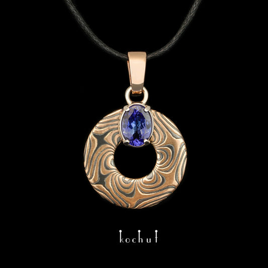 Wertvoller Astrolabium-Anhänger aus Mokume mit Rot- und Weißgold, graviertem und oxidiertem Silber mit Tansanit