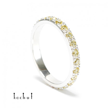 Meine Umlaufbahn  — Ring aus Wießgold mit gelbe Diamanten