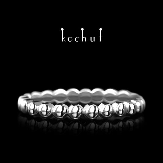 Harmonie — ein Ring aus Weißgold, rhodiniert mit Weißrhodium