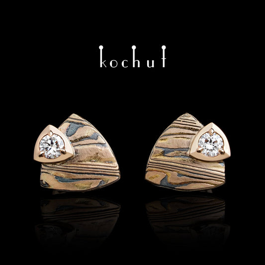 Seiche – Mokume-Ohrringe aus Rotgold und geätztem, oxidiertem Silber mit Diamanten.