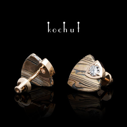 Seiche – Mokume-Ohrringe aus Rotgold und geätztem, oxidiertem Silber mit Diamanten.
