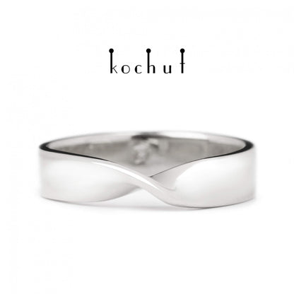 Möbiusband: breit — Ehering aus Weißgold, beschichtet mit weißem Rhodium (4.4 mm)