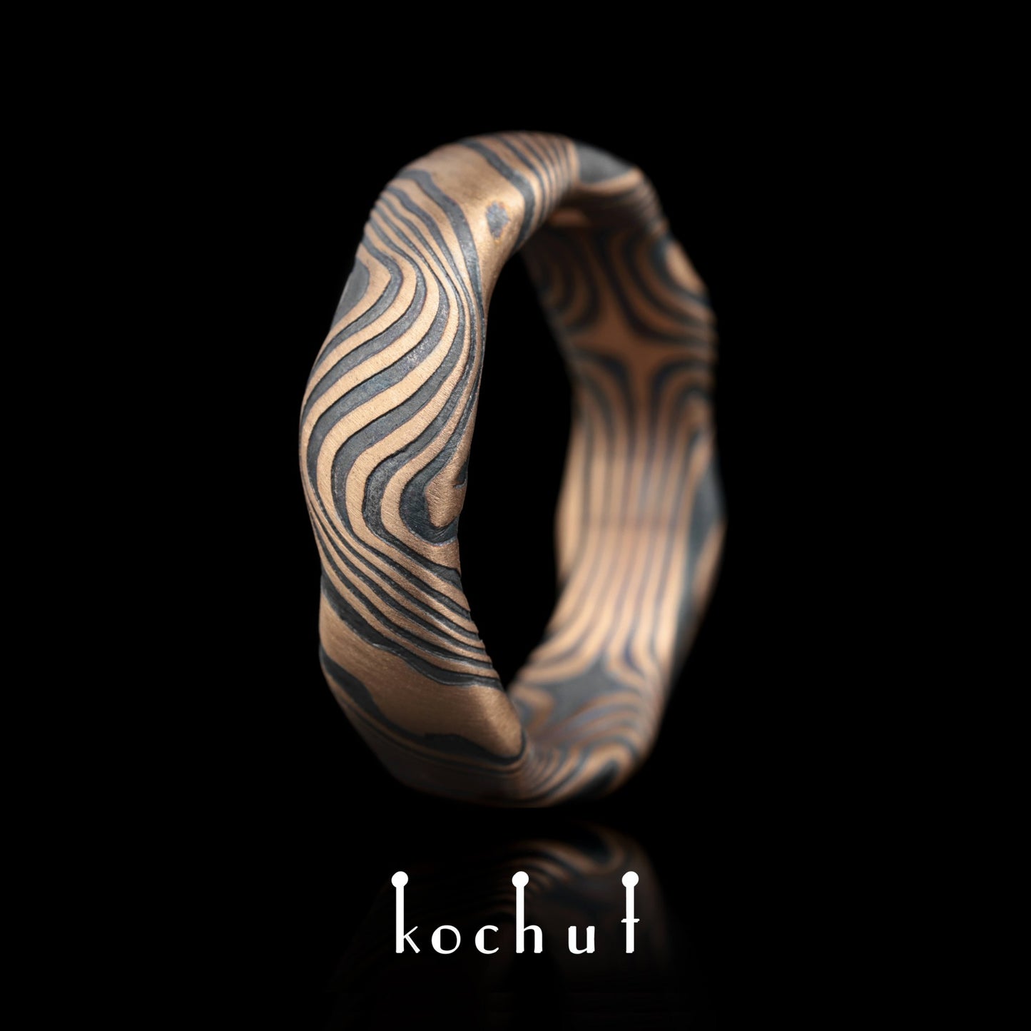 Wellen — Mokume-Ehering aus Rotgold 14K und geätztem und oxidiertem Silber