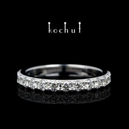 Meine Umlaufbahn  — Ring aus Wießgold mit Diamanten, mit Rhodium überzogen