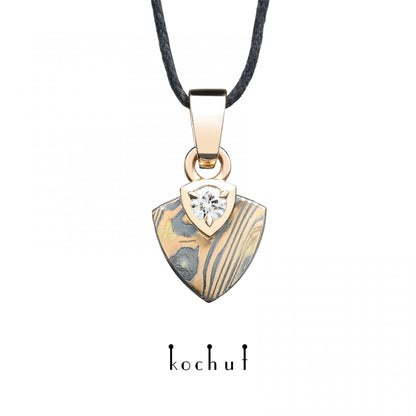 Seishi – Mokume-Anhänger aus Rotgold, geätztem und oxidiertem Silber mit Diamant