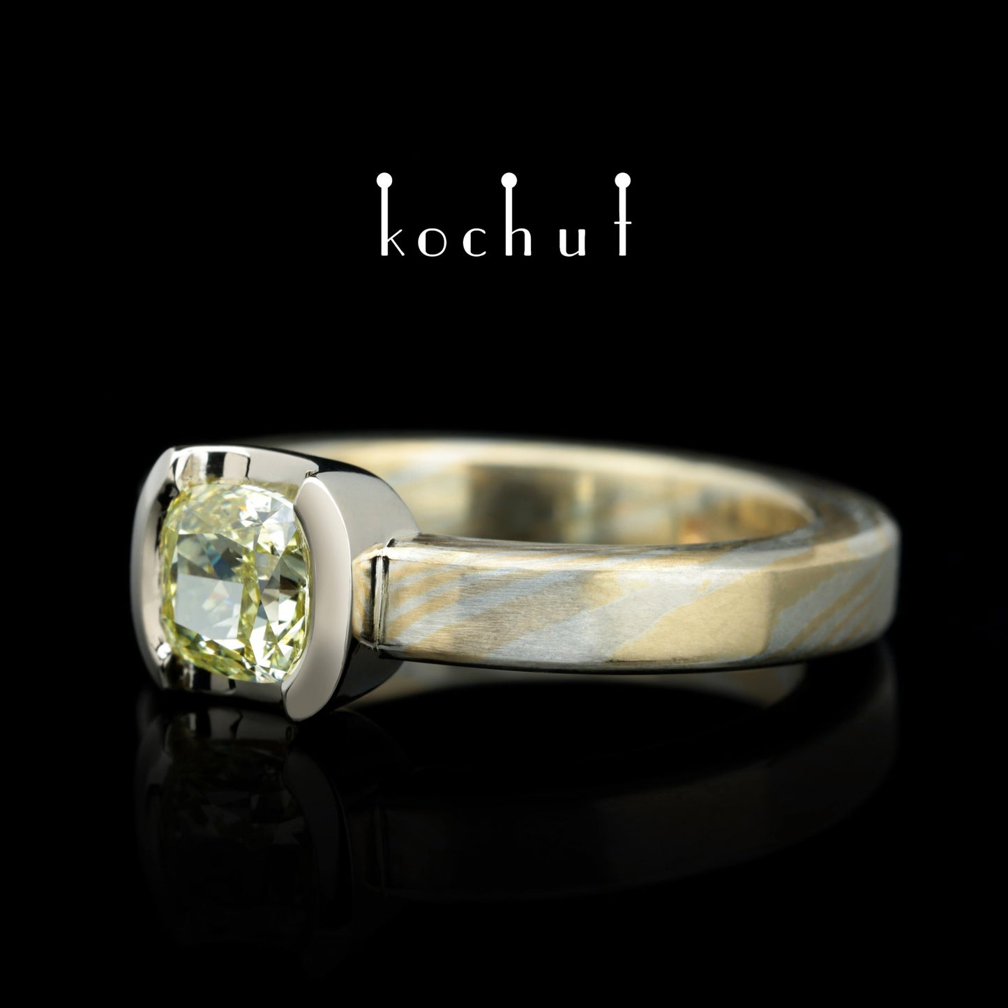 Jugen — Mokume-Ring aus Gelb-, Weißgold und Silber mit einem Diamanten