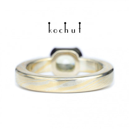Jugen — Mokume-Ring aus Gelb-, Weißgold und Silber mit einem Diamanten