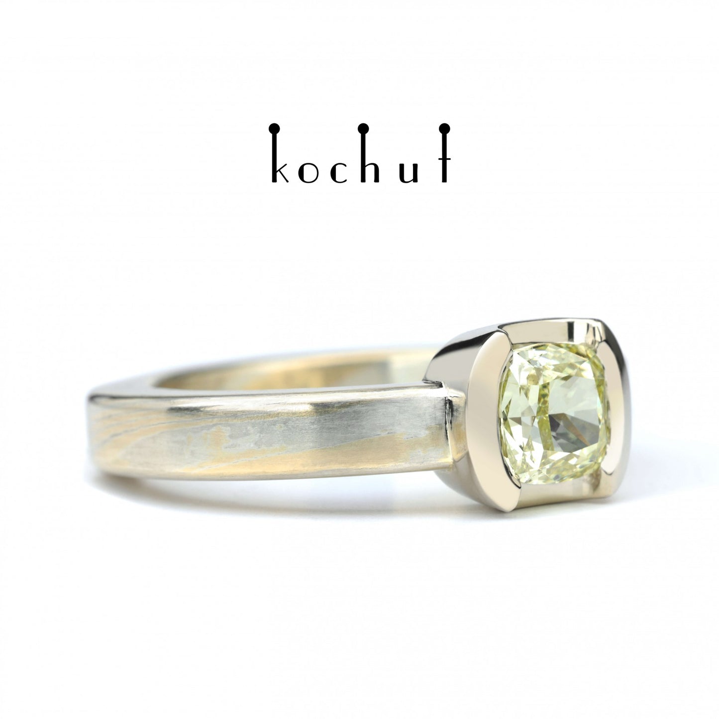 Jugen — Mokume-Ring aus Gelb-, Weißgold und Silber mit einem Diamanten