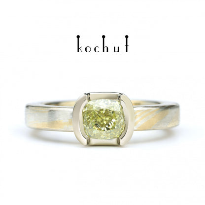 Jugen — Mokume-Ring aus Gelb-, Weißgold und Silber mit einem Diamanten