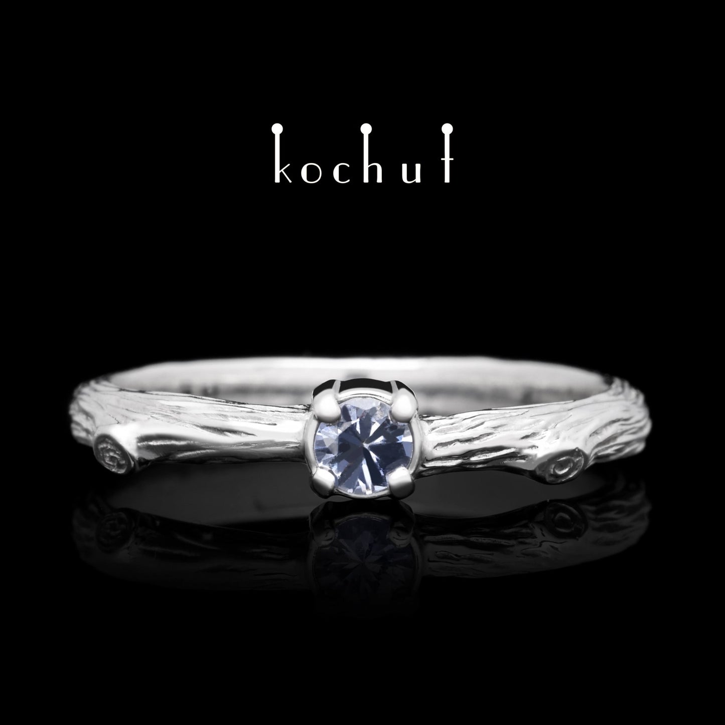 Zartes Zweig — Verlobungsring aus Weißgold mit Kornblumen-Saphir, überzogen mit weißem Rhodium