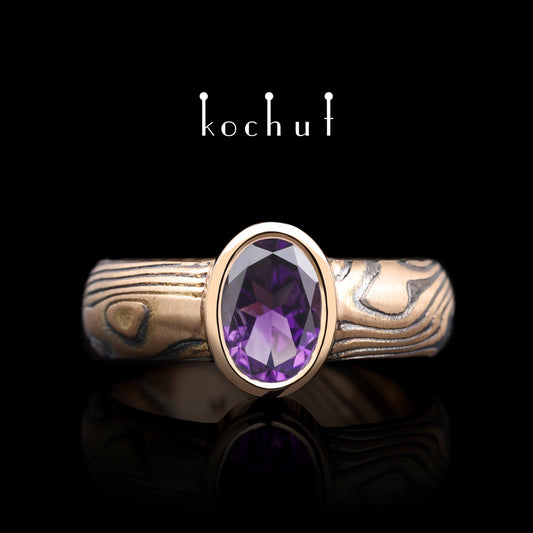 Sophora-Nektar — Mokume-Ring aus Rotgold und graviertem sowie oxidiertem Silber mit Amethyst