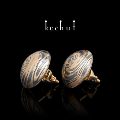 Whirlwind – Ohrringe aus Gelbgold, Rotgold sowie geätztem und oxidiertem Silber.
