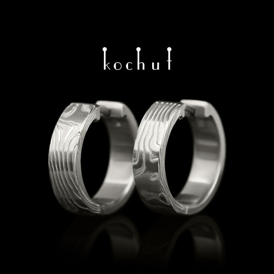 Yutori – Mokume-Ohrring aus Palladiumgold und geätztem Silber.