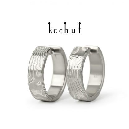 Yutori – Mokume-Ohrring aus Palladiumgold und geätztem Silber.