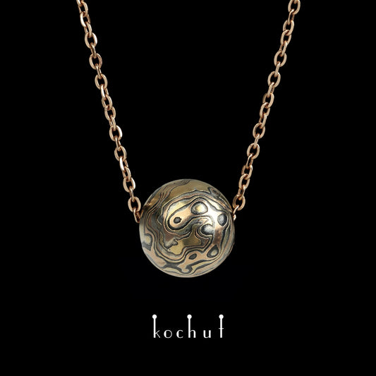 Whirlwind – Anhänger aus Gelbgold, Rotgold sowie geätztem und oxidiertem Silber.