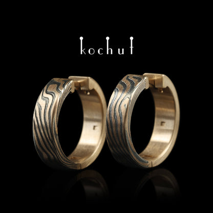 Yutori – Mokume-Ohrringe aus Rotgold, geätztem und oxidiertem Silber.