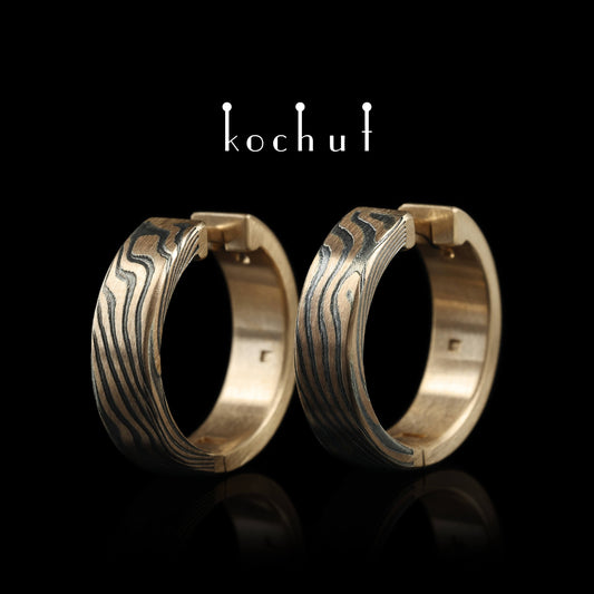 Yutori – Mokume-Ohrringe aus Rotgold, geätztem und oxidiertem Silber.