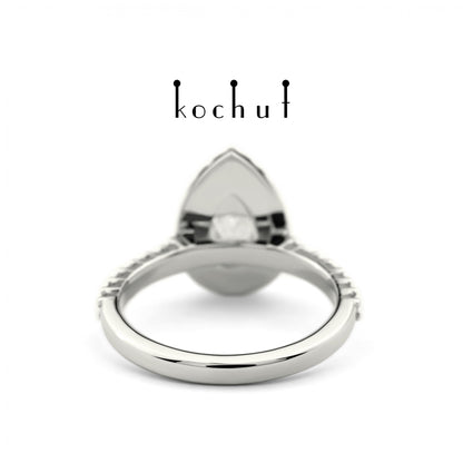 Grace — Verlobungsring aus Weißgold mit Diamanten, beschichtet mit weißem Rhodium