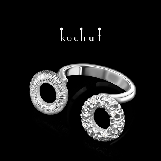 Fata Morgana  — ein Ring aus Weißgold mit Diamanten, überzogen mit weißem Rhodium