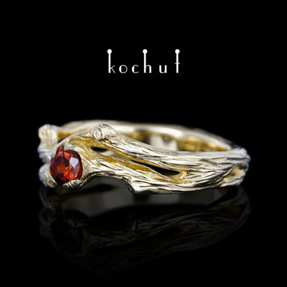 Zweig — Ring aus Gelbgold mit rotem Granat