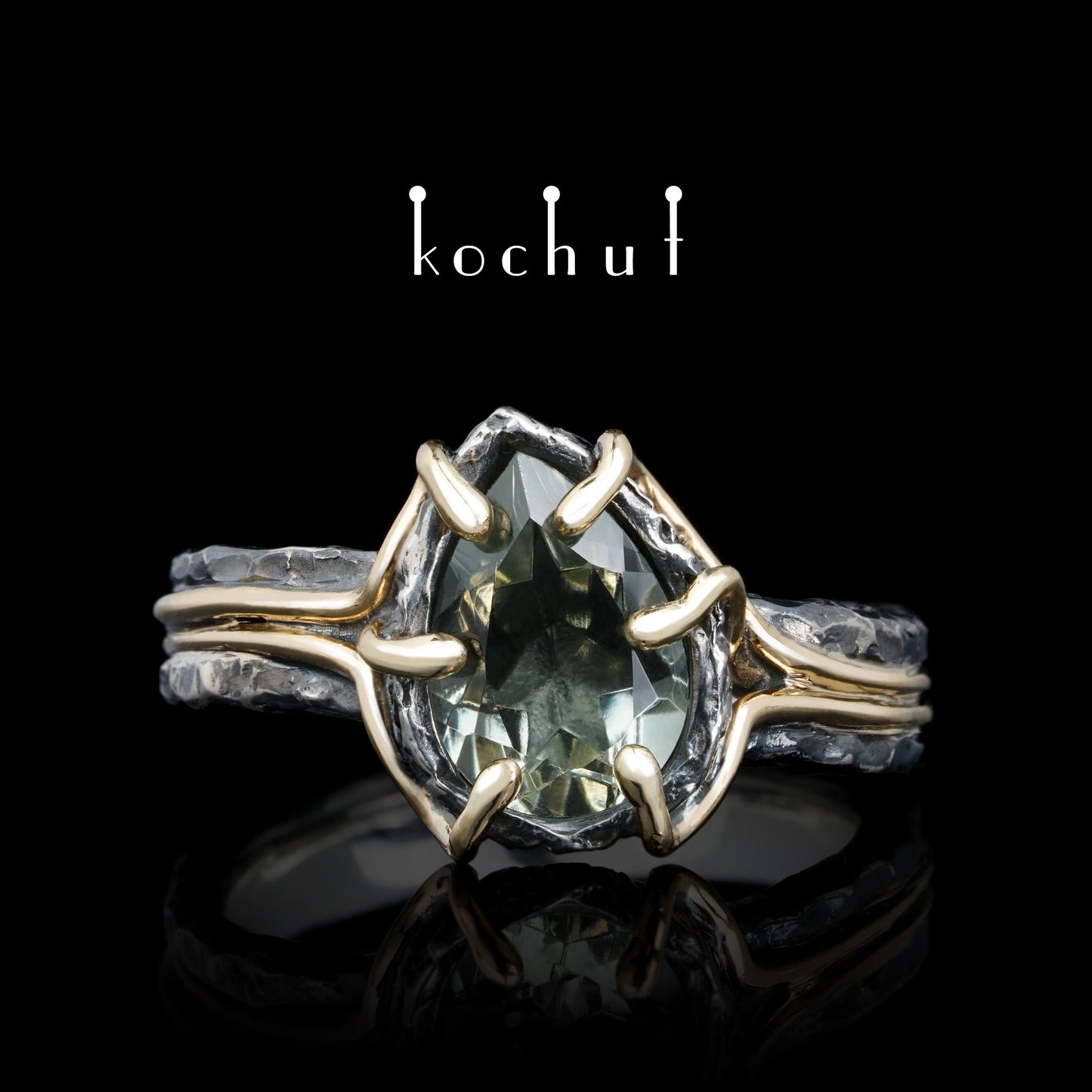 Aurora — Ring aus oxidiertem Silber und Gelbgold mit grünem Amethyst