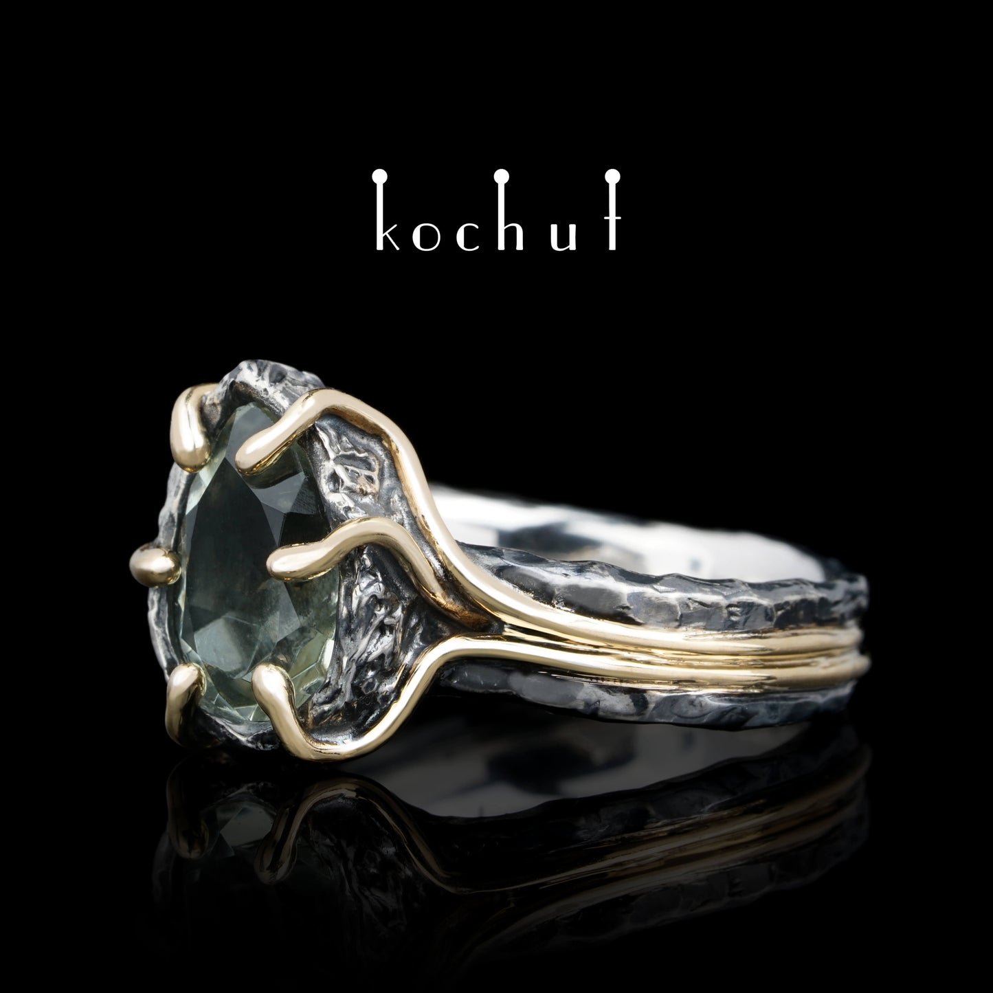 Aurora — Ring aus oxidiertem Silber und Gelbgold mit grünem Amethyst