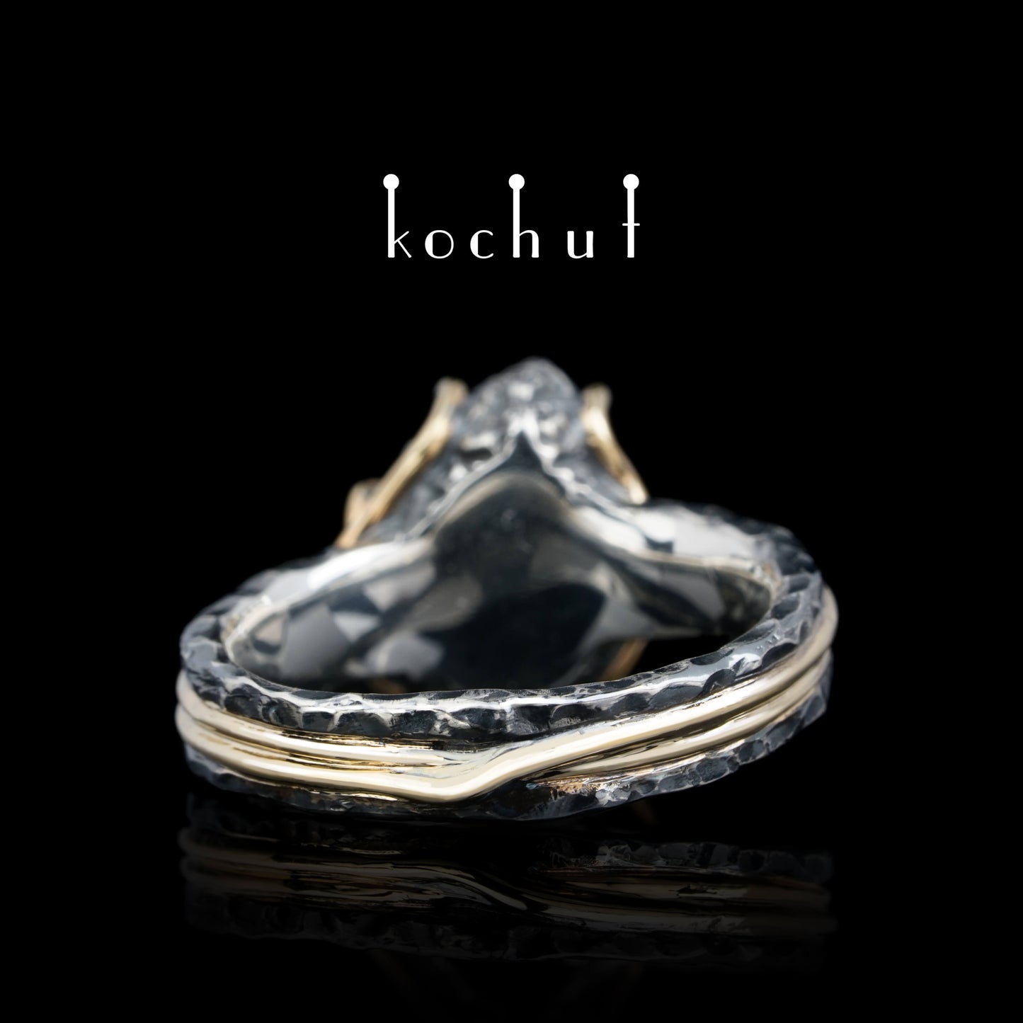 Aurora — Ring aus oxidiertem Silber und Gelbgold mit grünem Amethyst