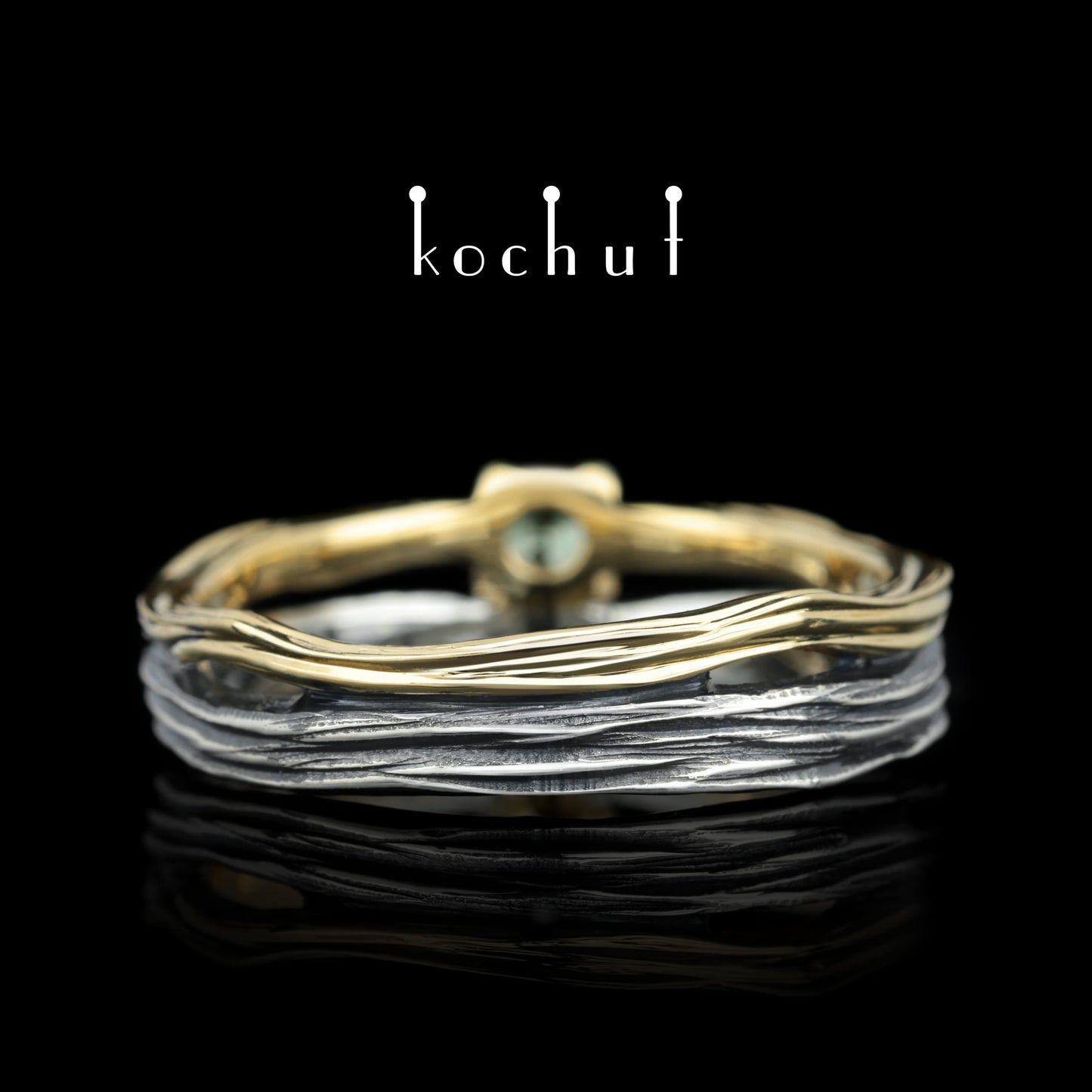 Auge des Waldes — Ehering aus oxidiertem Silber und Gelbgold mit Chrysolith