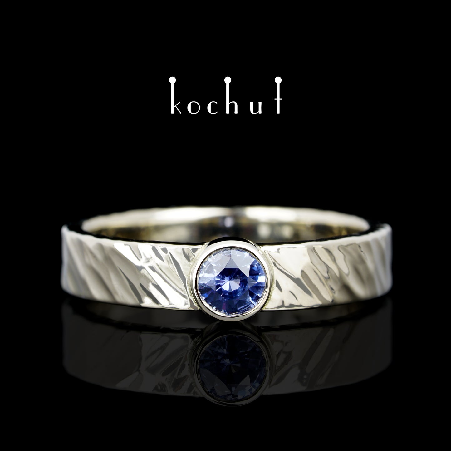 Kaleidoskop — Ring aus Weißgold mit Kornblumen-Saphir