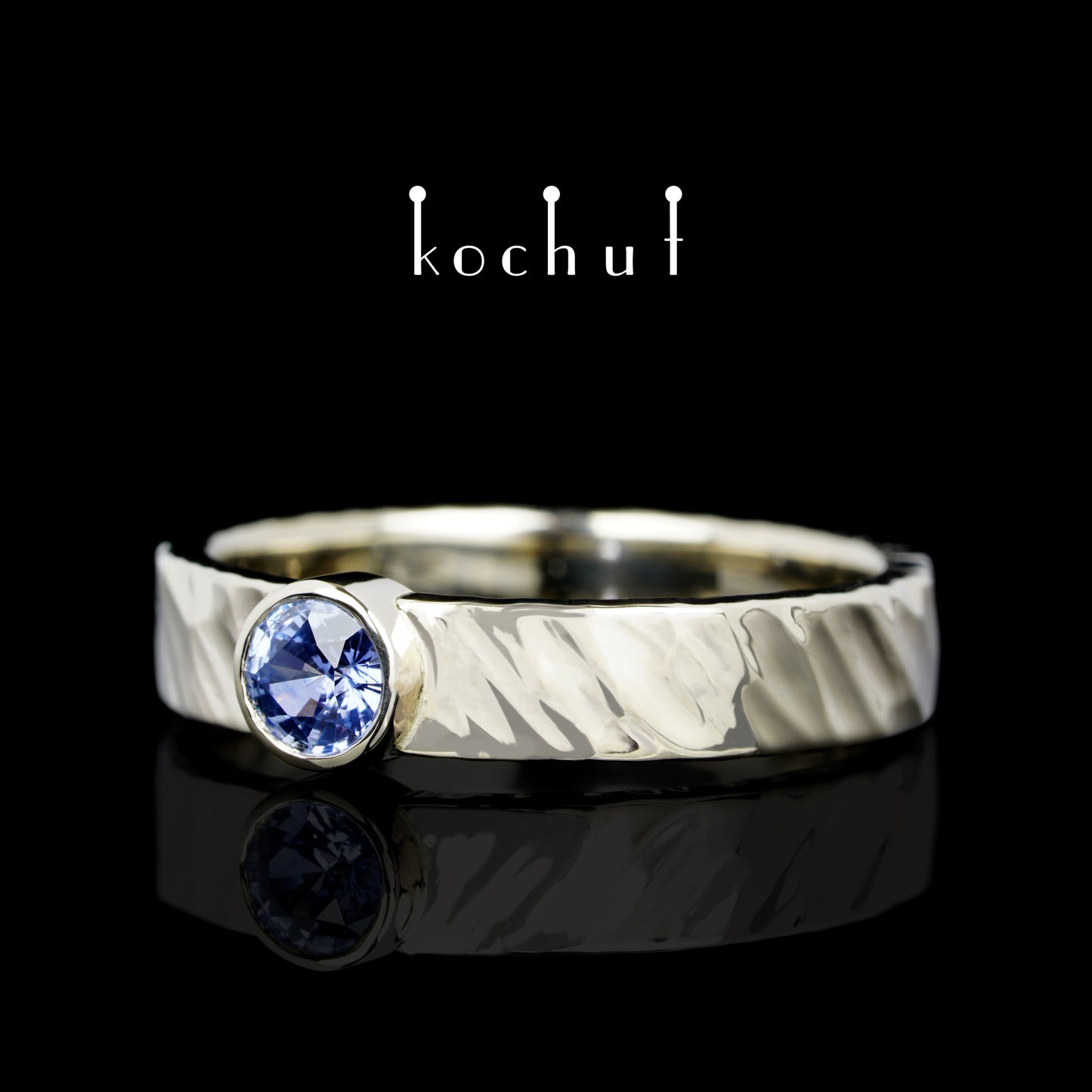 Kaleidoskop — Ring aus Weißgold mit Kornblumen-Saphir