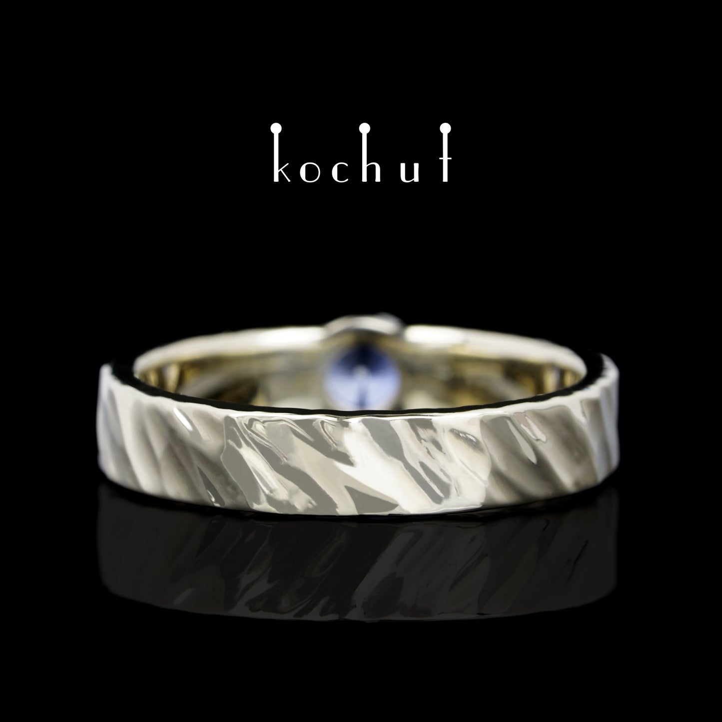 Kaleidoskop — Ring aus Weißgold mit Kornblumen-Saphir