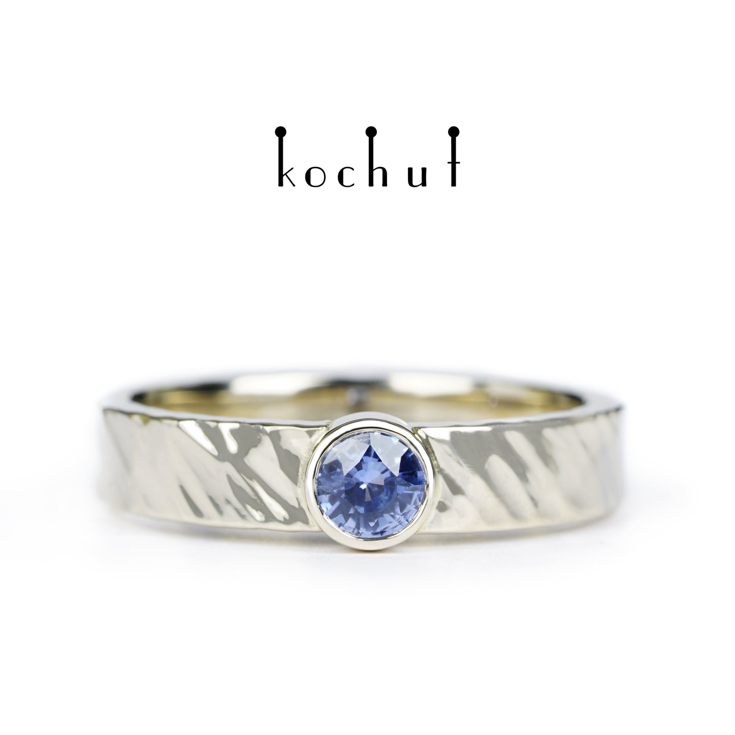Kaleidoskop — Ring aus Weißgold mit Kornblumen-Saphir