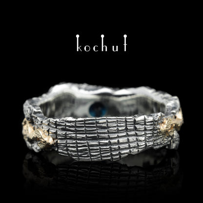Kraft des Lebens — Ring aus oxidiertem Silber und Gelbgold mit Saphir