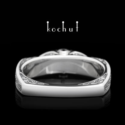 Versailles — Ring aus oxidiertem Silber mit Spinell
