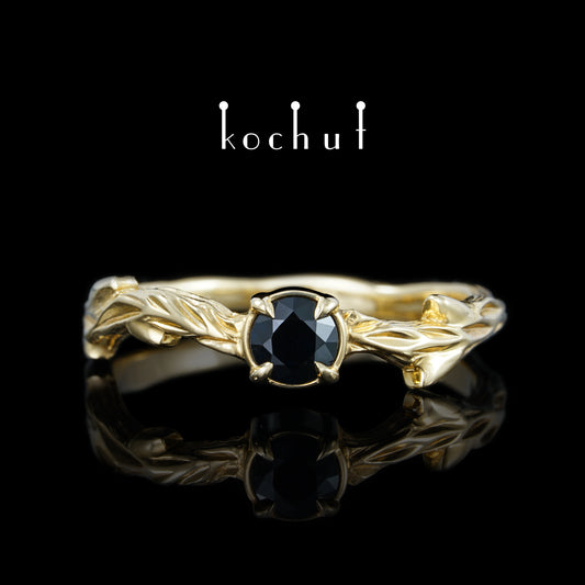 März Zweig — Ring aus Gelbgold mit Saphir