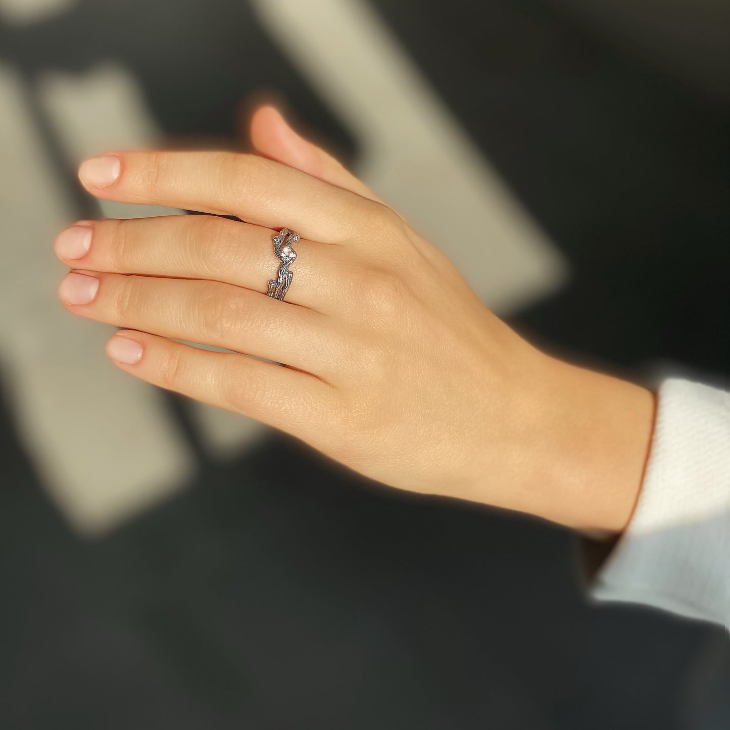Zweig — Verlobungsring aus Weißgold mit Diamanten, beschichtet mit weißem Rhodium