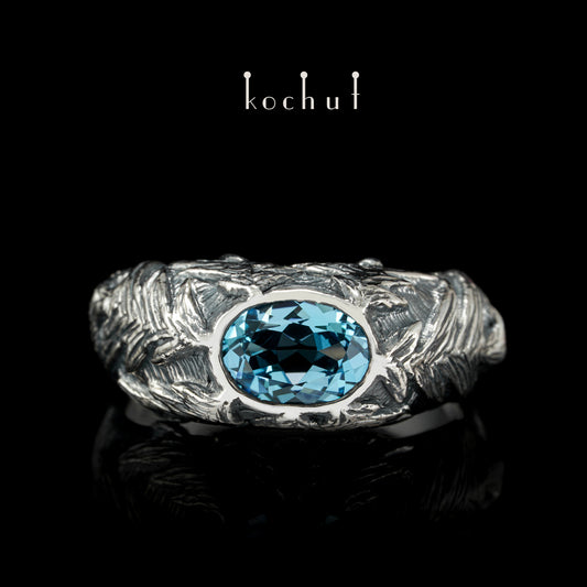 Synevyr — Ring aus oxidiertem Silber mit Topas