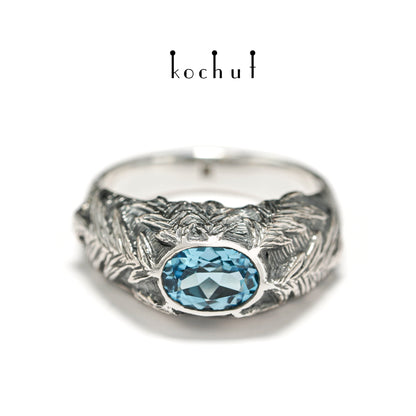 Synevyr — Ring aus oxidiertem Silber mit Topas